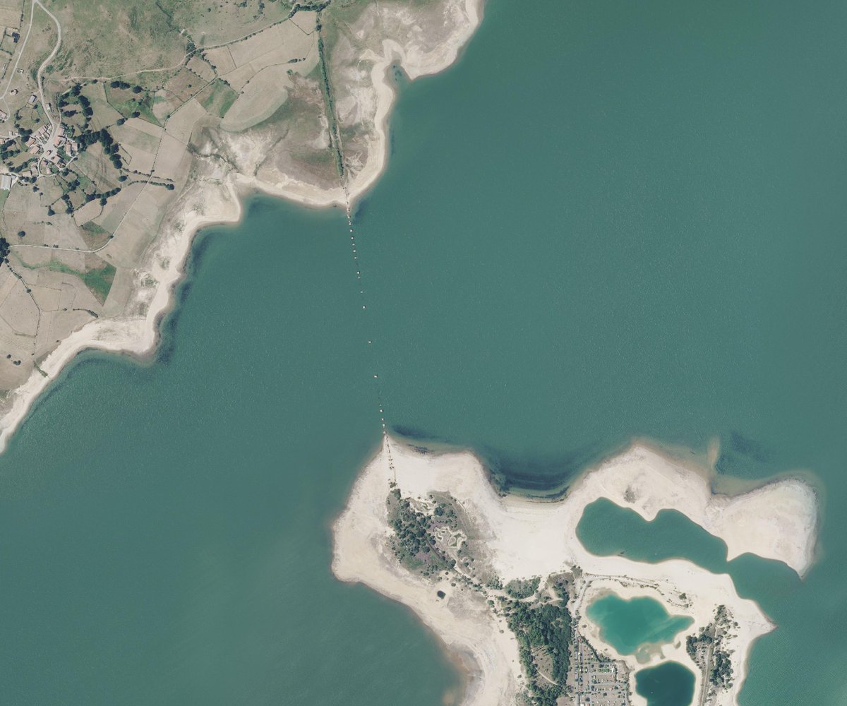 IGNSpain's tweet image. 📷 ¿Reconoces estas líneas costeras? ¿Sabes dónde se encuentran? 🧐

📄 Hoja: Hoja: H0083
🛫 Vuelo: PNOA2023
📅 Fecha: AGO/2023
🗺️ Escala de vuelo: 1/7.500
📂 Archivo: h50_0083_fot_022-64371_cog

➡️ Puedes consultar los datos de este vuelo #PNOA en la #fototecadigital y solicitar