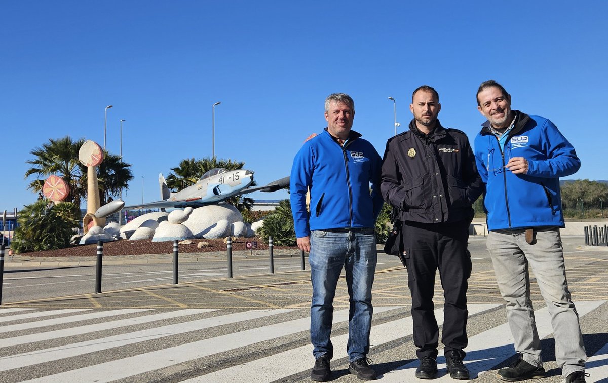 MiguelA67689904's tweet image. Hoy hemos estado en el Aeropuerto de Reus, entregando los calendarios y atendiendo a las cuestiones planteadas por los afiliados