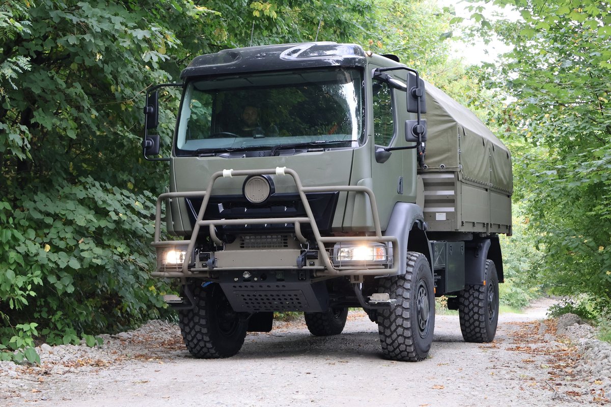 praisethesteph's tweet image. 🇨🇿#Czechia: Tatra Defence Slovakia, part of the Czechoslovak Group (CSG, @CSG_HOLDING), has won a contract for the army of a Southeast Asian country to supply 4,000 Tatra Tactic (T-810M) trucks worth over $1 billion. 

Over 300 new jobs will be created in the Slovak factory,…