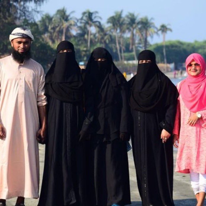 obinacci's tweet image. PICTURE NUMBER ONE, FAMILY OF ABDULLAH II BIN AL-HUSSEIN, KING OF JORDAN AND 41st GENERATION DIRECT DESCENDANT OF PROPHET MUHAMMED,
PICTURE NUMBER TWO, A CONVERTED FAMILY FROM PAKISTAN. IGNORANCE AND POVERTY IS A DISEASE.