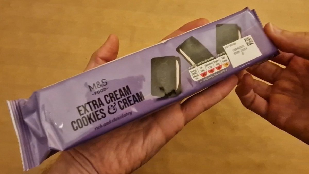When you spot an item that looks very familiar, not just in inspiration but is is execution. So let's try.
M&amp;S Food £1
youtu.be/0XAbyq-glzw
#MAndSFoodExtraCreamCookiesAndCream #MarksAndSpence #Cookies #Cream #Review