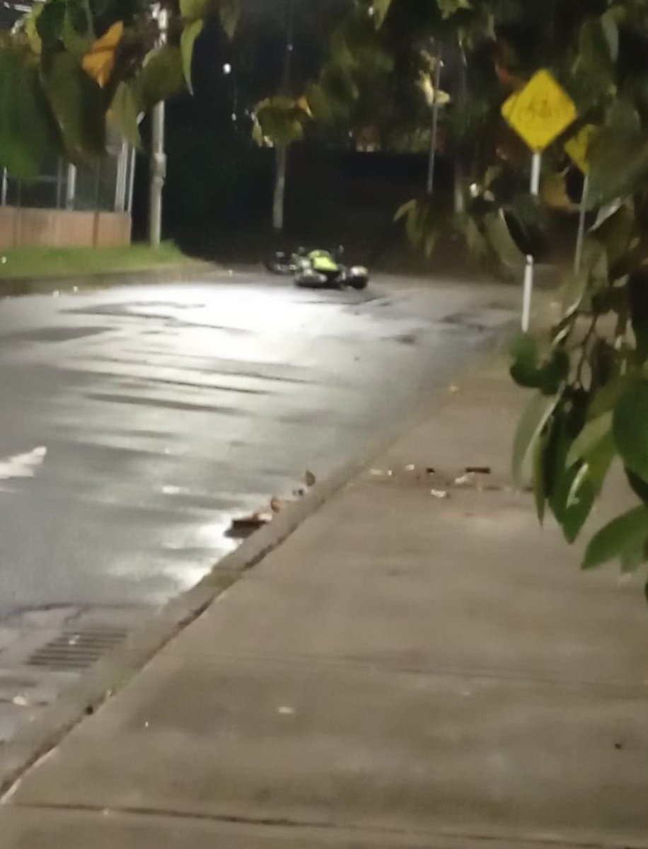 juanpabloroj's tweet photo. El terrorismo nunca será el camino. Rechazo con la mayor firmeza el atentado terrorista contra dos valientes policías de nuestra ciudad de #Cali En este mes de Navidad que llama a la paz y a la unidad, la violencia nos trae dolor. Toda mi solidaridad está con sus familias, compañeros y la @PoliciaColombia