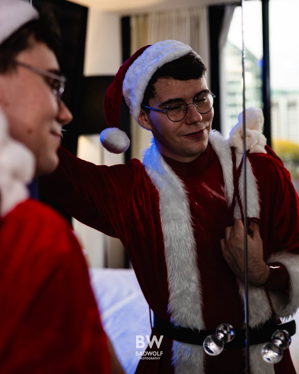 Bottomologist_'s tweet image. Guess what’s in Santa’s sack? 🧑‍🎄
📸 @BadWolfPhotos