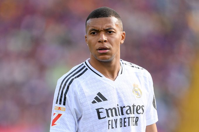 محكمة فرنسية تُلزم باريس سان جيرمان بدفع 59.6 مليون يورو لكيليان مبابي، كتعويض عن مكافآت ورواتب غير مدفوعة خلال الفترة الأخيرة من عقده مع النادي قبل انتقاله إلى ريال مدريد 