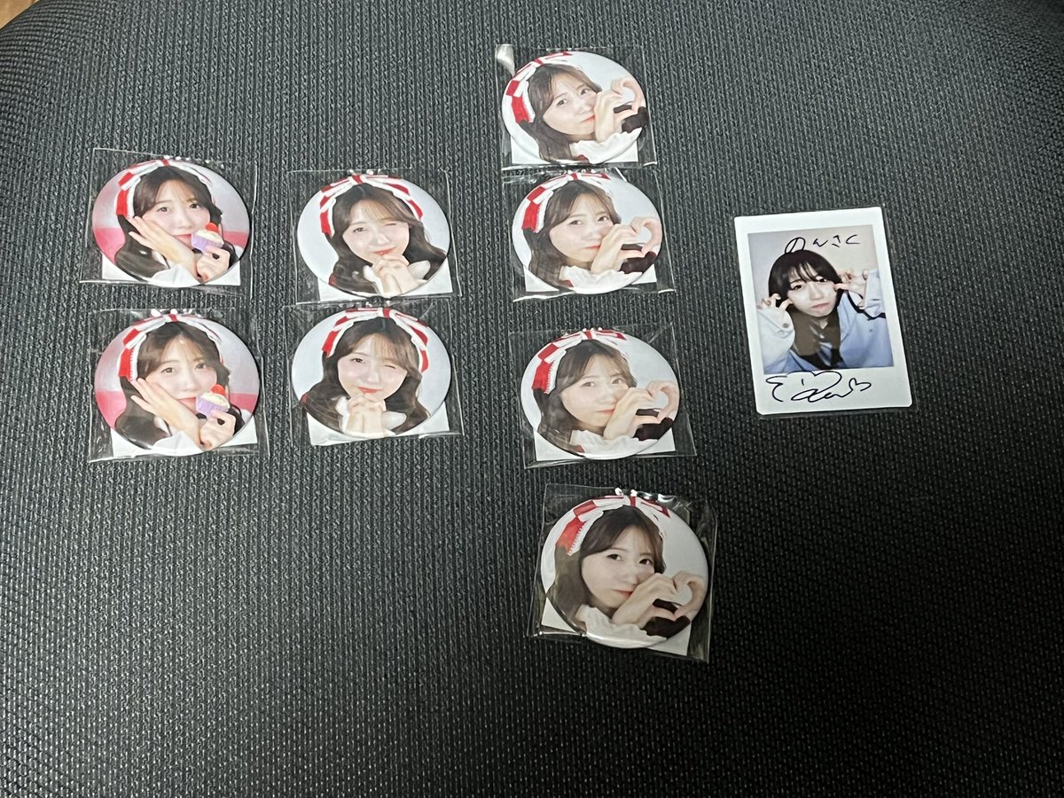 りんちゃんのスクラッチで当たったやつ届きました！ 缶バッジ偏りすぎ