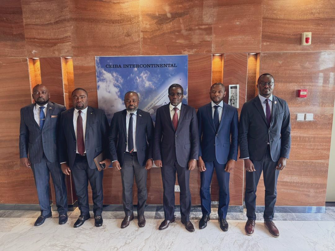 Reunión de trabajo con el 
Ministro de Estado para la rehabilitación del norte de Uganda