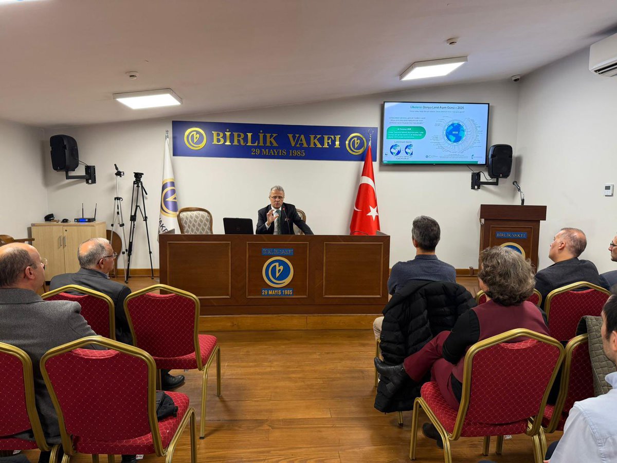KamuGozetimi's tweet photo. 11 Aralık 2025 tarihinde Birlik Vakfı Mali Müşavirler ve Muh. Komisyonu tarafından düzenlenen programda Başkanımız Dr. Hasan Özçelik “Üçüz Dönüşüm Çağında Denetimin Rolü” konusu üzerine denetim alanında ülkemiz ve dünyadaki dönüşüm ve gelişimi anlatan bir sunum gerçekleştirmiştir https://t.co/vB9GaYnX8x