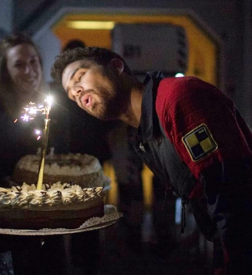 TheoJamesMyMan's tweet image. #HappyBirthday to the most talented 
actor and the most handsome
 man ever 🎂🎉
I'm here for you and always will be 😌
 #LoveYou sooo much 💙

#TheoJames #BirthdayBoy