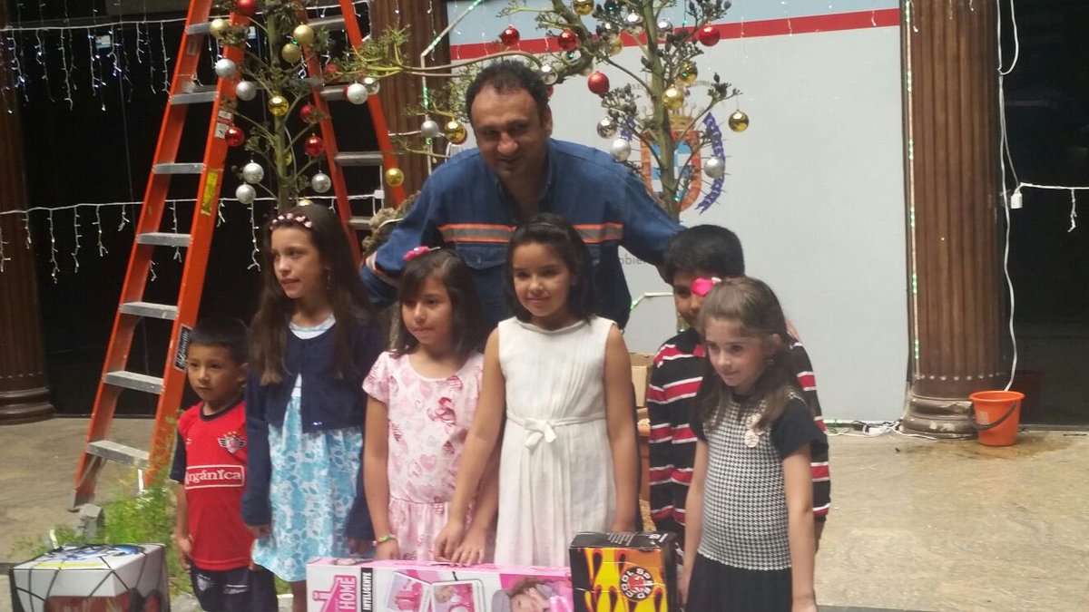 👉🏼Hace 10 años promovimos el Primer Concurso Infantil de Dibujo y Pintura sobre #ElAgua 

Y el dibujo ganador se convirtió en la Tarjeta Navideña de SEMAPA y su mensaje era “El agua es un regalo de Dios... ¡ Cuidemoslo!”  

#recuerdos #navidad #concurso #GamalSerhan