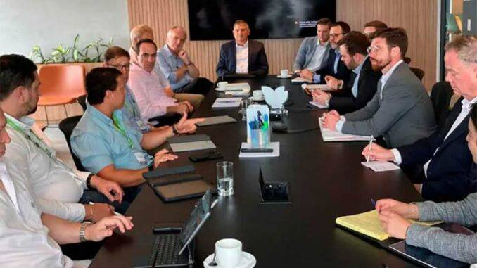 laepocabo's tweet photo. #16December #Economía #EEUU 
La presencia de una #delegación de alta jerarquía del área económica gubernamental de #EstadosUnidos confirma hoy el #propósito de #Washington de identificar #proyectos de #negocios e #inversión en #Bolivia👇
https://t.co/mPr52Zc4c6 https://t.co/p9uFYrRA77