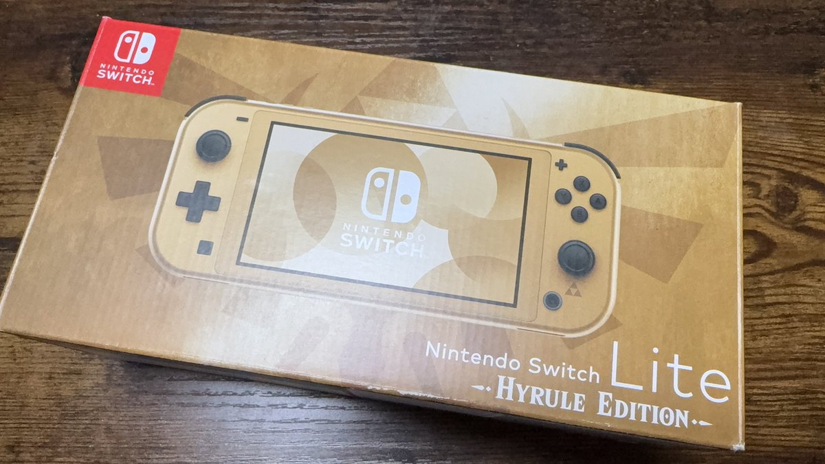 Vermilion_st's tweet photo. ポスト久しぶり。
めちゃめちゃ今更ですが
Switch Lite買ったぁ！！
しかもゼルダシリーズを人生で1回もやったことないけどハイラルエディショーン https://t.co/LAD0UsPHvH