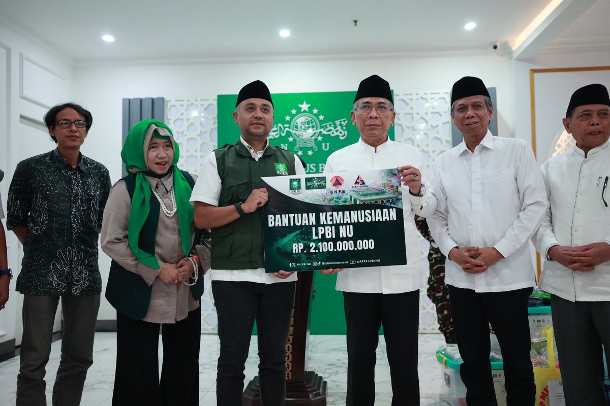 Tidak ada alasan bagi jam’iyah Nahdlatul Ulama, dalam keadaan apa pun, untuk tidak hadir di tengah masyarakat yang sedang diuji bencana.

Hari ini (16/12), PBNU melepas tim NU Peduli menuju Aceh, Sumatera Utara, dan Sumatera Barat. Ini adalah kerja kolektif. Dari LPBI, LAZISNU,