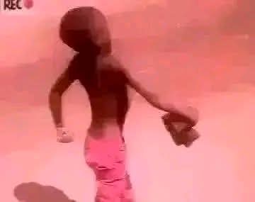 PascalMwim23308's tweet photo. @chauffeur243 @ngoyikasanji11 Lui , avant la correction magistrale du chauffeur. https://t.co/IJy1htI3Ej