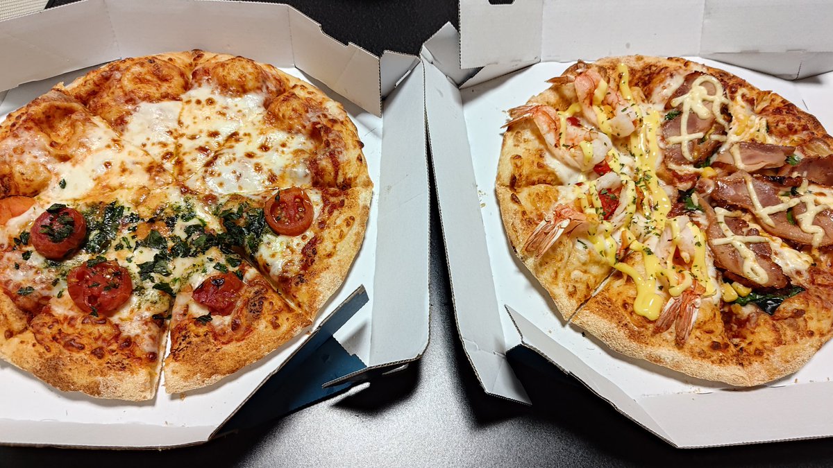 hei_09's tweet image. 今夜はピザじゃ　ぐふふ