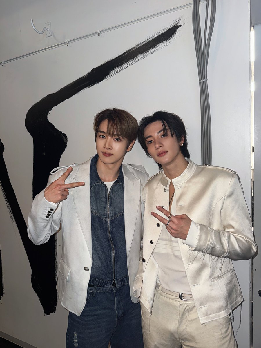 251216 sungchan’s post on weverse 

‘🤟💁‍♂️🤘👦👏’

🔗 weverse.io/riize/artist/4…

#SUNGCHAN #ANTON 
#성찬 #앤톤 #성찬영