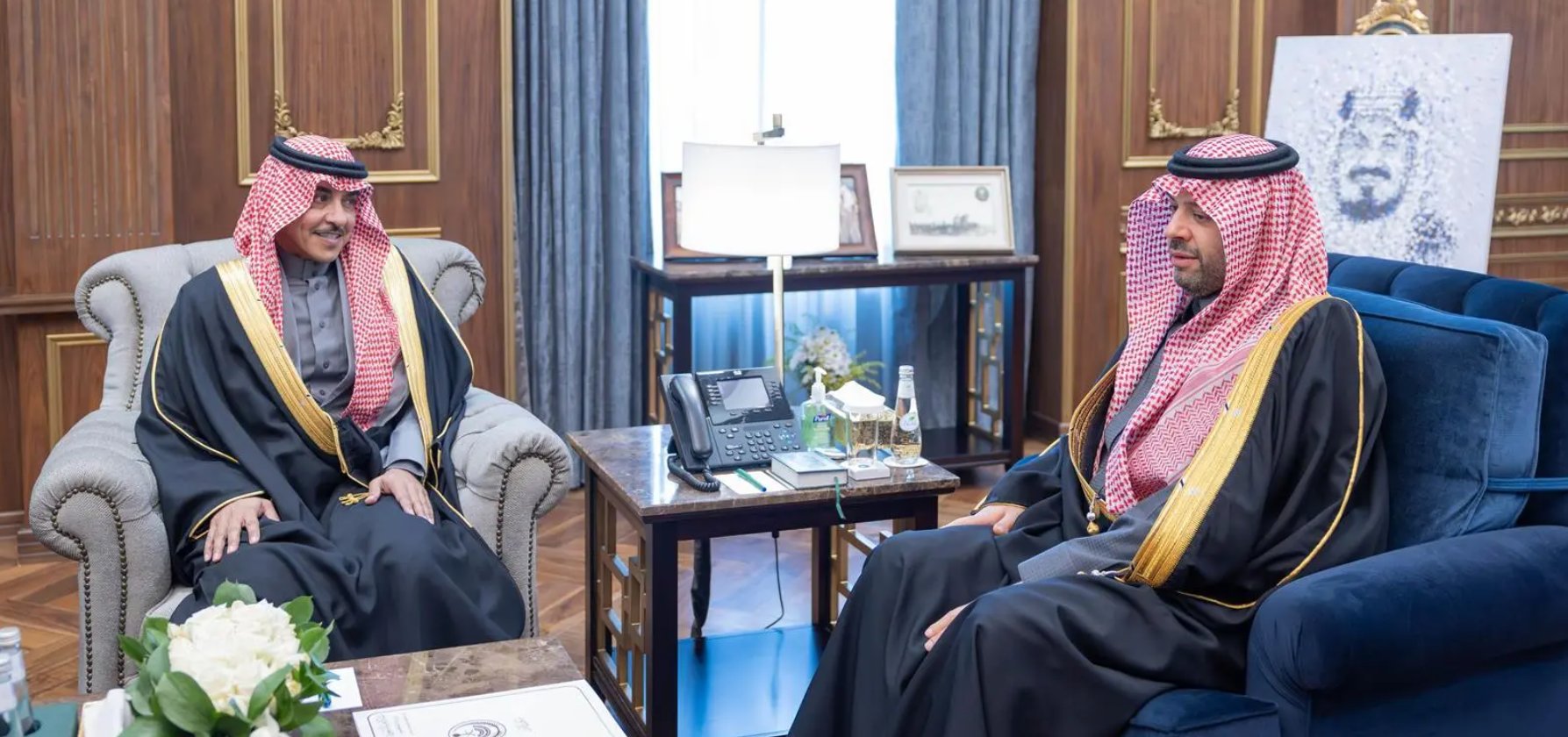 صور .. أمير منطقة الحدود الشمالية يستقبل وزير الإعلام وينوِّه بدعم القيادة للقطاع الإعلامي. 