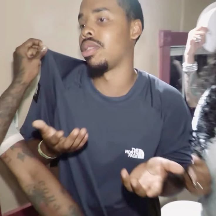 MiniBoiOSC's tweet image. got 2 boston kremes for the price of one