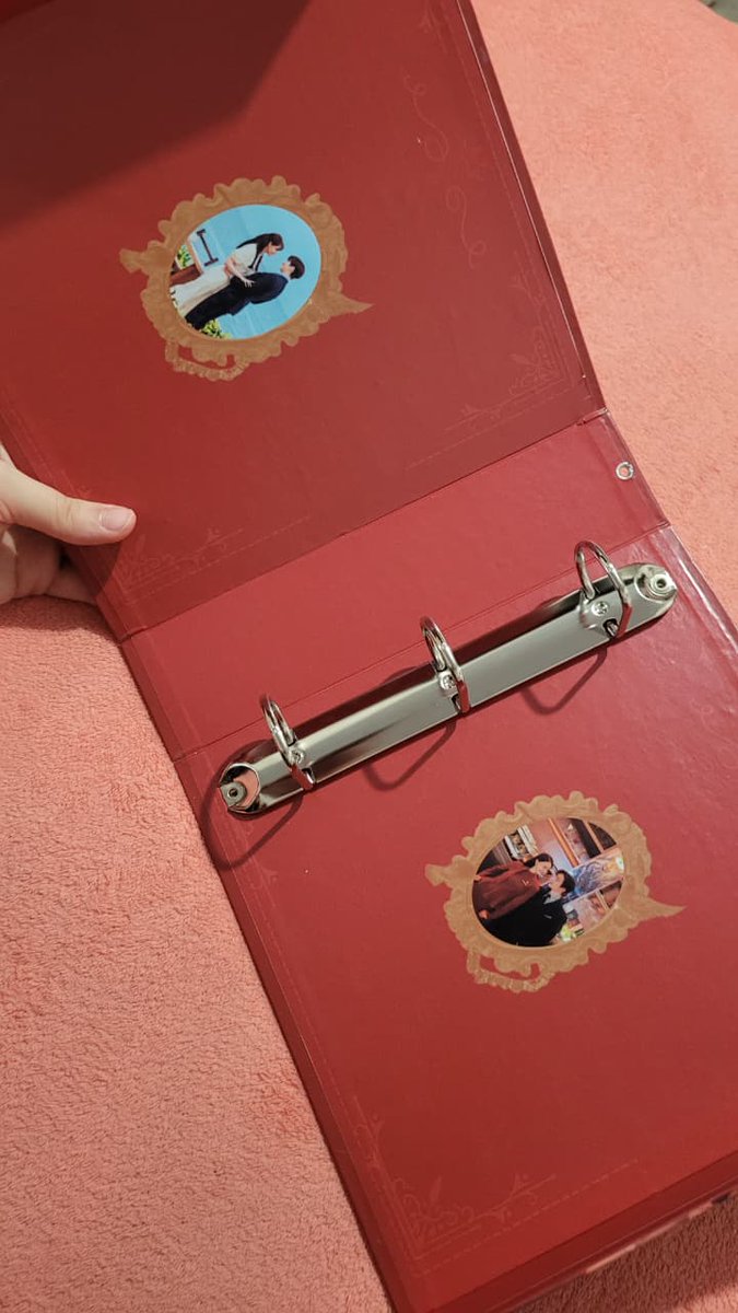 seulrenelips's tweet image. - #Feedback mais que positivo para @jhoperkve por fazer esse binder lindíssimo que encomendei de presente pra uma amiga há um tempinho atrás. O designer perfeito foi feito pela @Seulberry_ que fez além do que imaginei!! 🥹❤️‍🩹