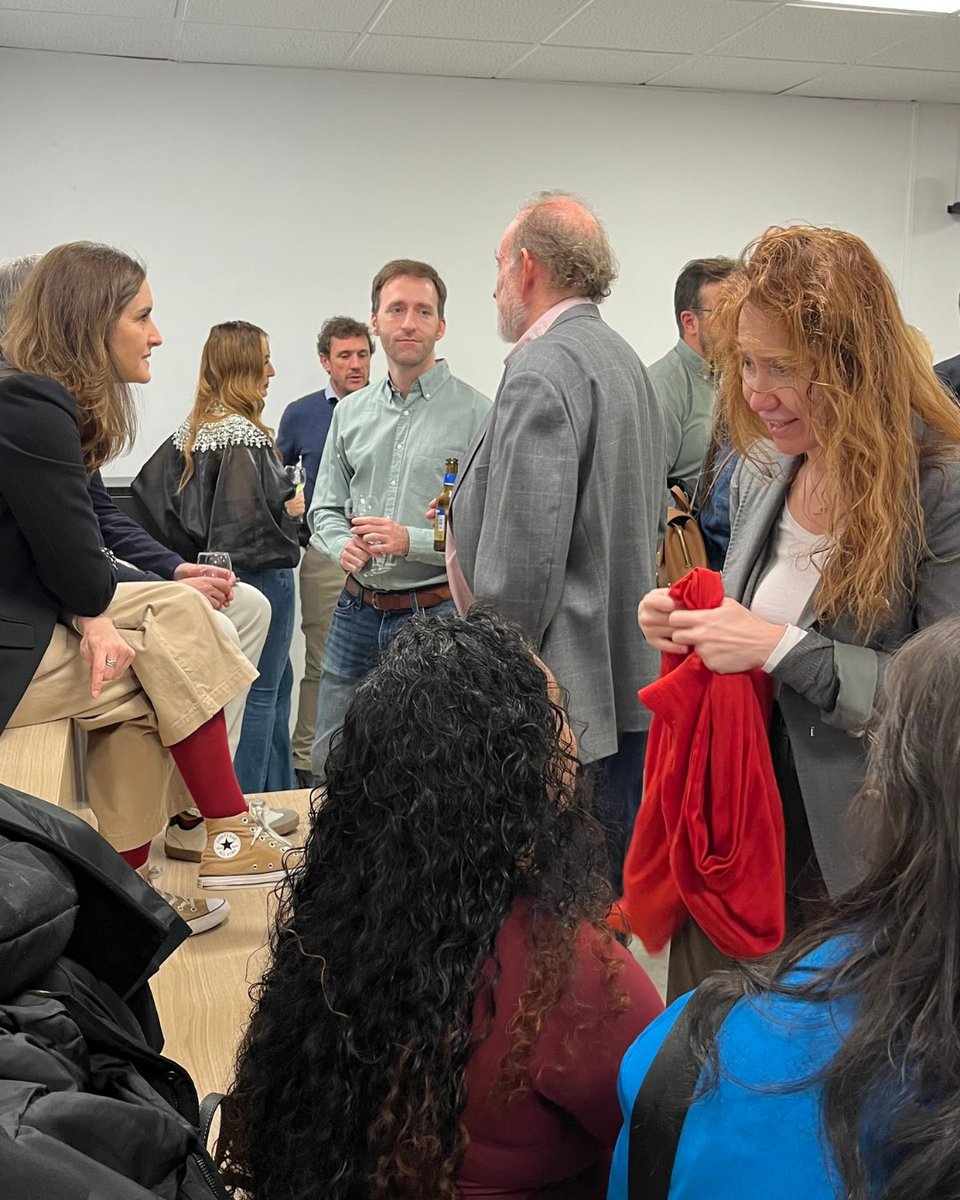 💛 ¡Networking con emprendedores y startups!

Este espacio reunió a todas las empresas de Madrid Innovation y Madrid Emprende junto con el Concejal Ángel Niño, Virginia Blanco, Estrella Martín y Estefanía Morales.

¡Por un 2026 lleno de logros, emprendimiento e innovación!