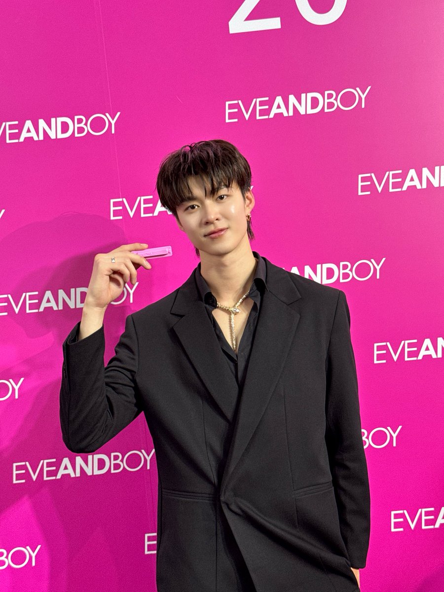 MchoiceTH's tweet image. ขอขอบคุณ @EVEANDBOY และ @BioActiveTH ที่ให้เกียรติ ‘มีน’ ได้มาร่วมงาน ‘EVEANDBOY - 20th Anniversary : The Future of Beauty Legacy’ ในวันนี้มาก ๆ เลยนะคะ

และขอขอบคุณแฟน ๆ ทุกคนที่ส่งความรัก กำลังใจมาให้กันวันนี้ด้วยนะคับผม 😻🫶🏻

MEEN GLOW WITH BIOACTIVE+…