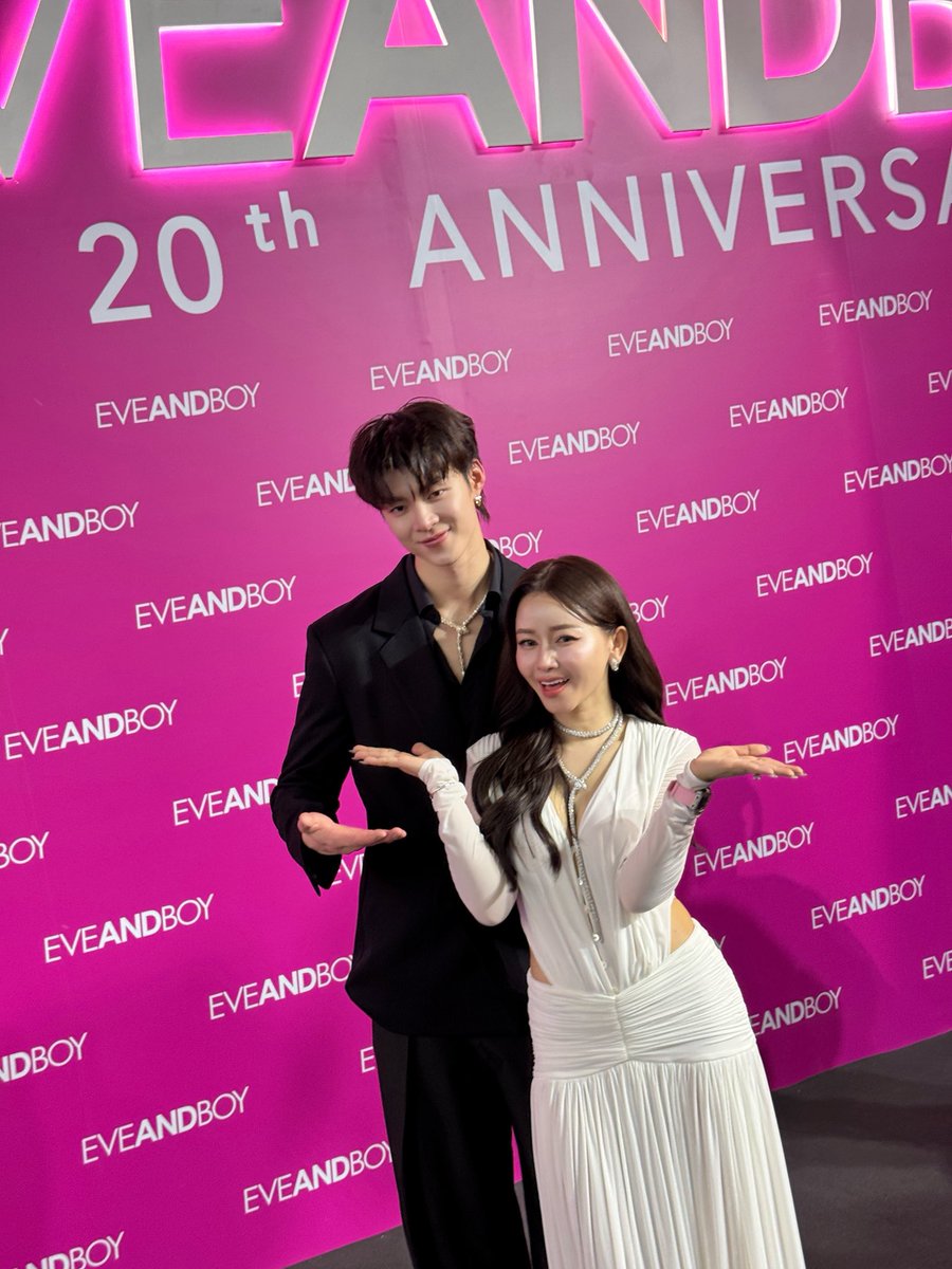 MchoiceTH's tweet image. ขอขอบคุณ @EVEANDBOY และ @BioActiveTH ที่ให้เกียรติ ‘มีน’ ได้มาร่วมงาน ‘EVEANDBOY - 20th Anniversary : The Future of Beauty Legacy’ ในวันนี้มาก ๆ เลยนะคะ

และขอขอบคุณแฟน ๆ ทุกคนที่ส่งความรัก กำลังใจมาให้กันวันนี้ด้วยนะคับผม 😻🫶🏻

MEEN GLOW WITH BIOACTIVE+…