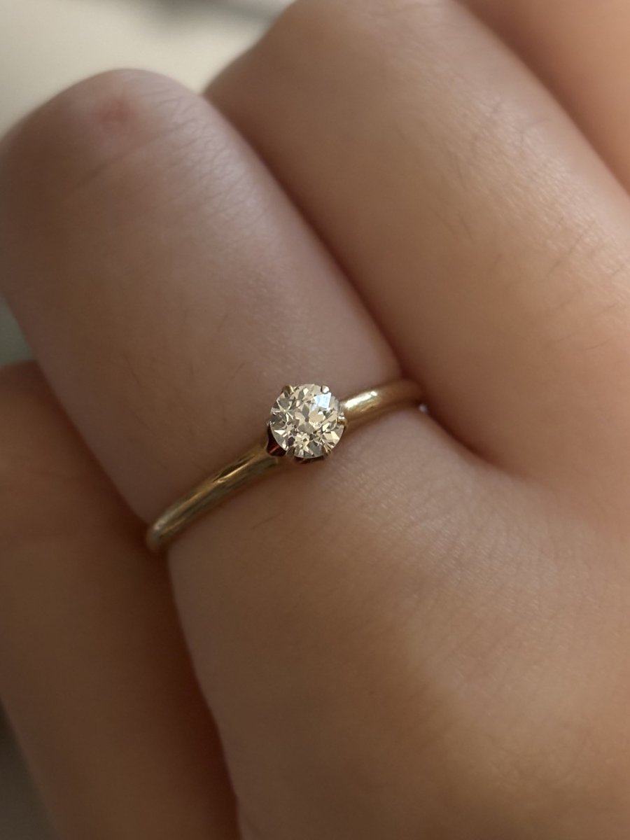 spinellia_'s tweet image. 커팅 가운데 꽃이 보이는 올드 유러피안컷 다이아🌼