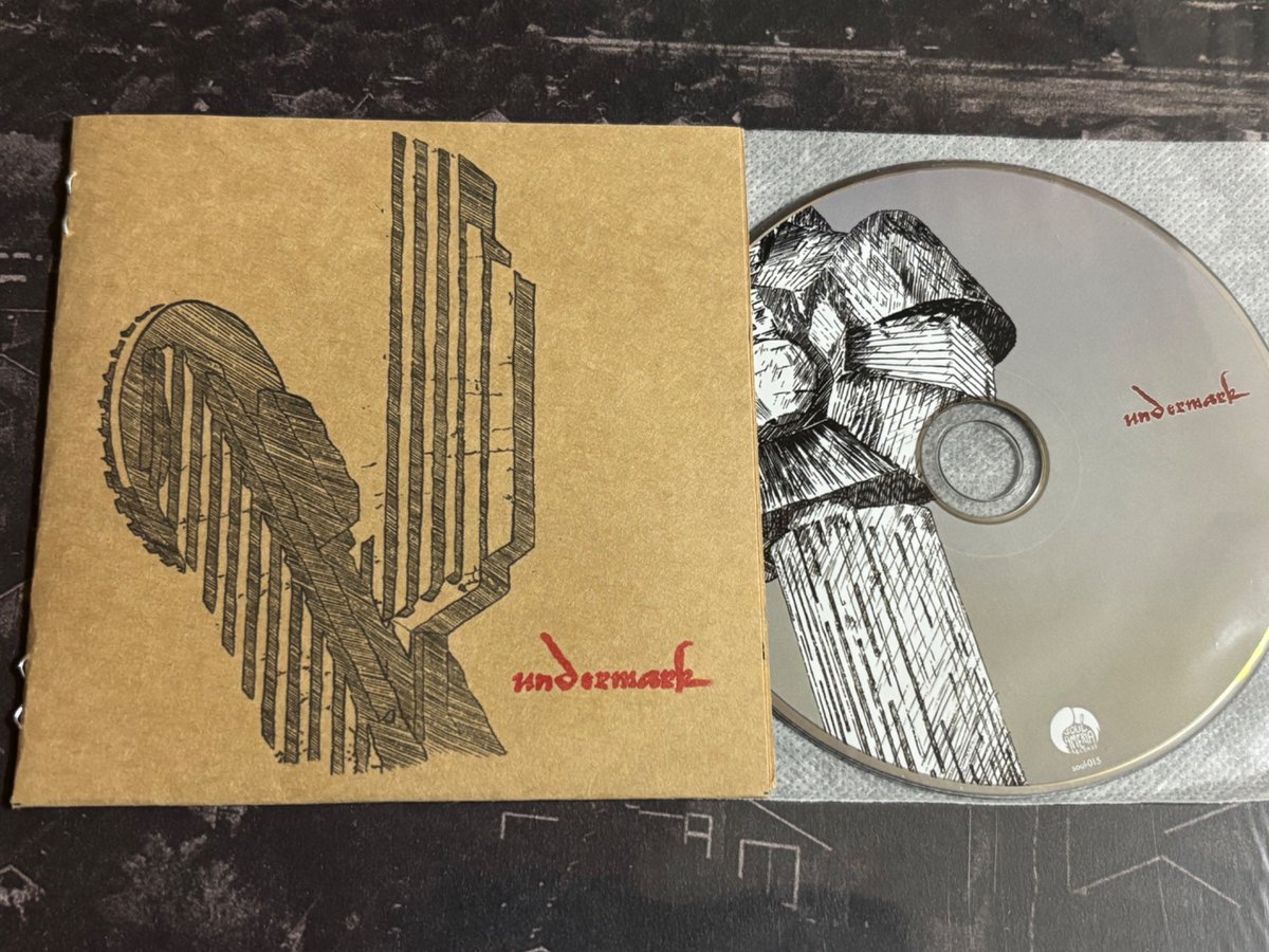 EmoAftermath's tweet image. 国内激情スクリーモバンドundermarkの5曲入りEP作品です
splitシリーズpost marked stamps #1で知ったのですが、より昇華した楽曲になっておりました哀愁の漂い方がとても良い
soulameriarecords.bandcamp.com/album/undermar…