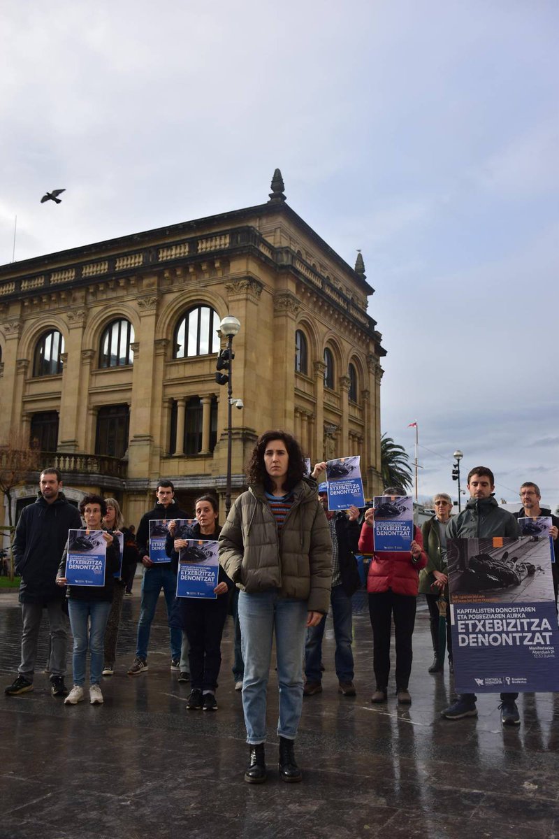 ⚠️Hau da "Lo que no te cuentan de Donosti"

Azaroaren 20an pertsona bat hil zen kale gorrian, baina notizia hau ezkutatu zuen Udaletxeak. 

Atzo bertan kalean bizi zen beste pertsona bat hil zen

Ez dira heriotz naturalak, kapitalismoak erail ditu
<a href="/Kontseilua_Don/">Kontseilu Sozialista Donostia</a>