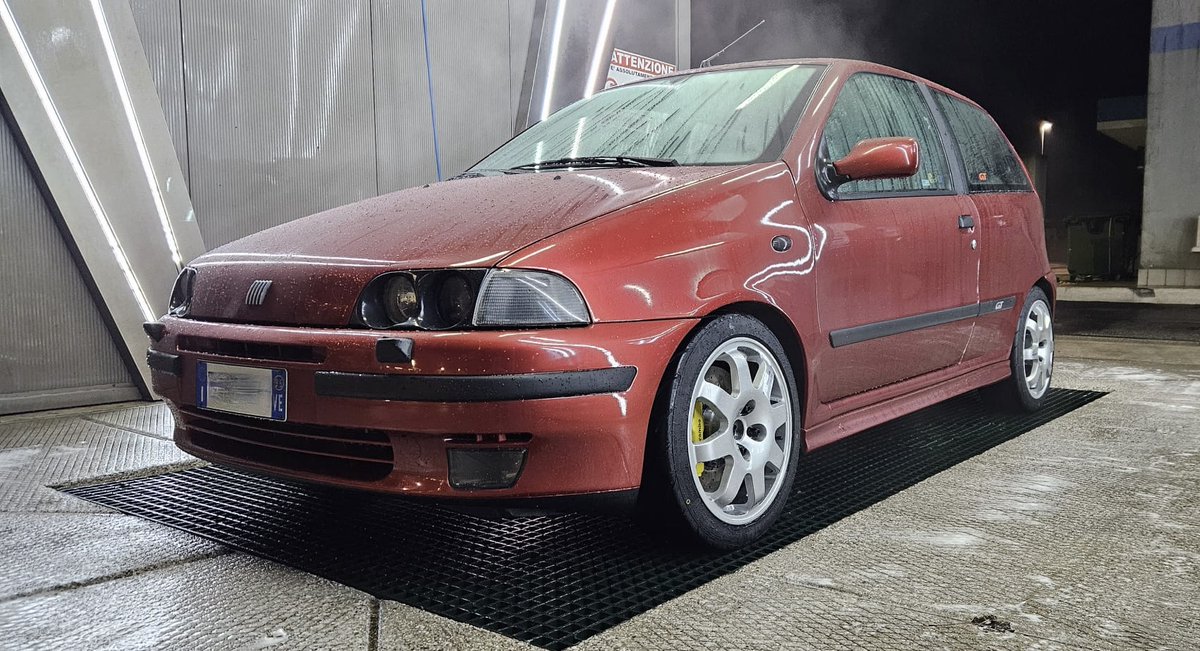 Ringraziamo il nostro cliente Nicola di Padova per averci inviato la foto della sua Fiat Punto GT equipaggiata con ruote Speedline SL676 Ragno 7,25x16 ET53 4x100 Silver senza sede tappi coprimozzo .
Per informazioni o prenotazioni 📨evospeedamg@gmail.com

#speedline #sl676 #wheel