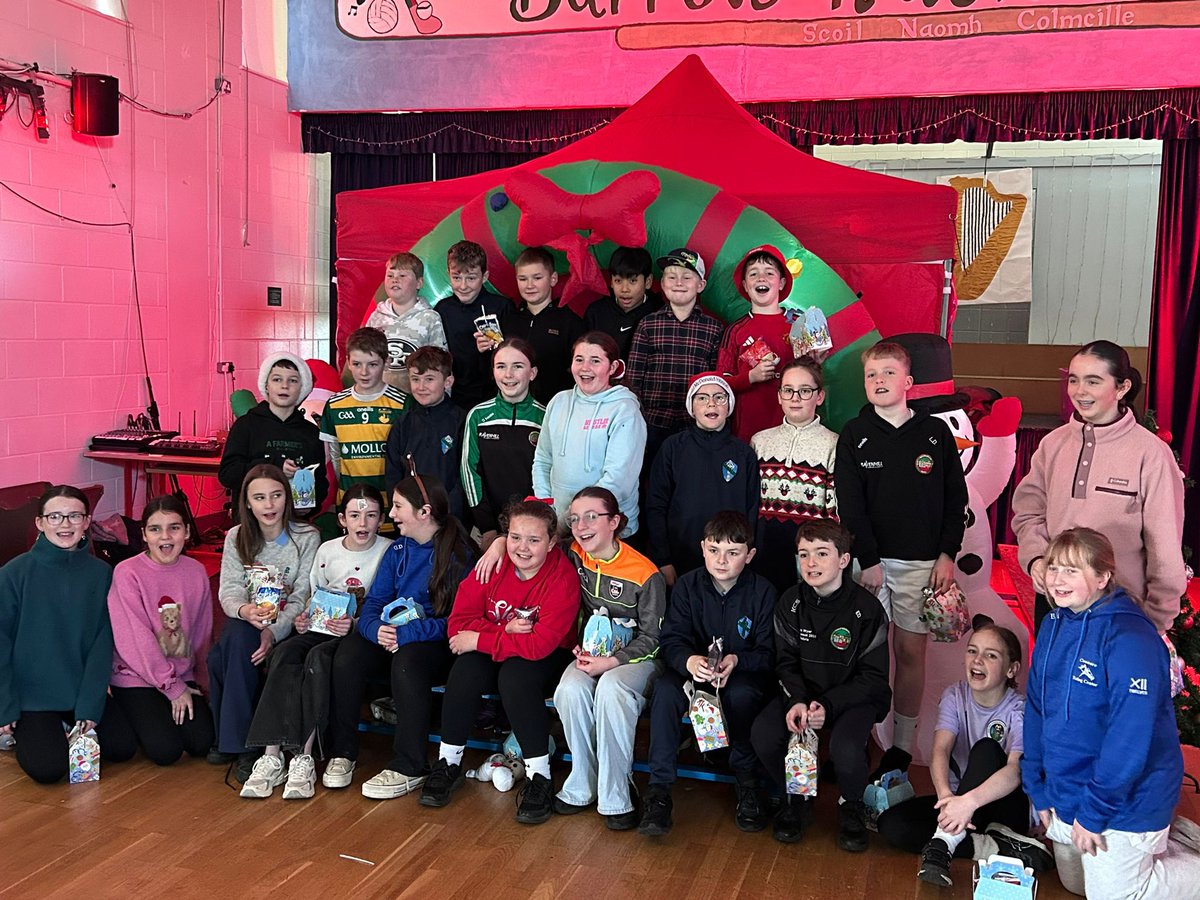 DurrowNS's tweet photo. 5th class enjoying a special visit from Santa today🎅🏼🎊 https://t.co/wzcnkccGIM