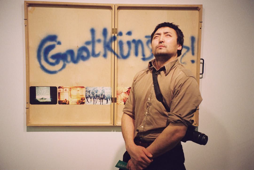 Не стало художника Чынгыза Айдарова

О смерти кыргызского художника Чынгыза Айдарова сообщили его близкие. Дату похорон они сообщат на его страницах в социальных сетях.

В 2022 году в возрасте 38 лет он пережил ишемический инсульт, после которого у него перестала функционировать