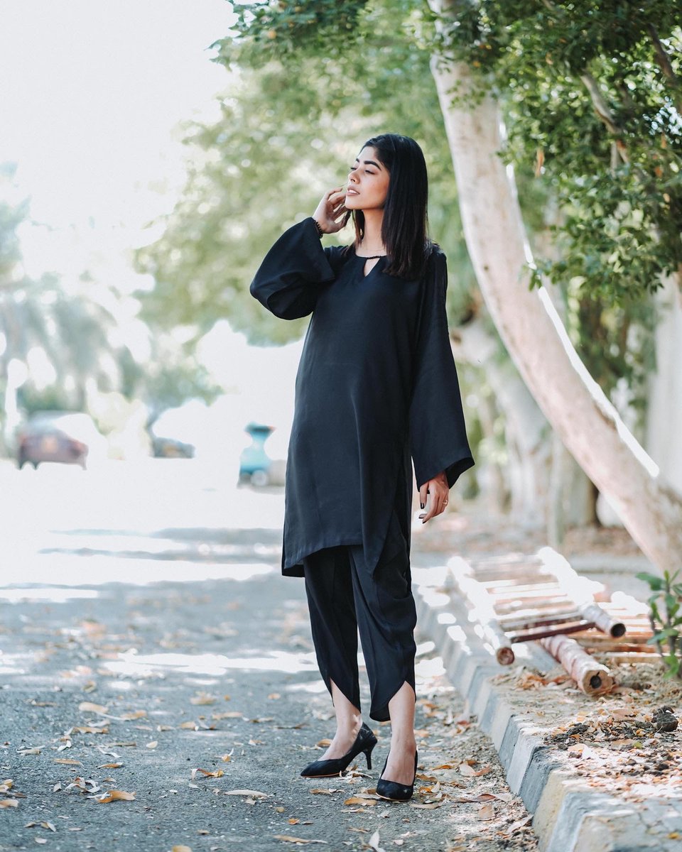 zaukstore's tweet photo. Article name: Black Two Piece Dress

It’s a 2 piece cotton silk suit including shirt along with tulip pants.
Shop: https://t.co/Y0SJ4r4M9O https://t.co/MBi1vCCSY6