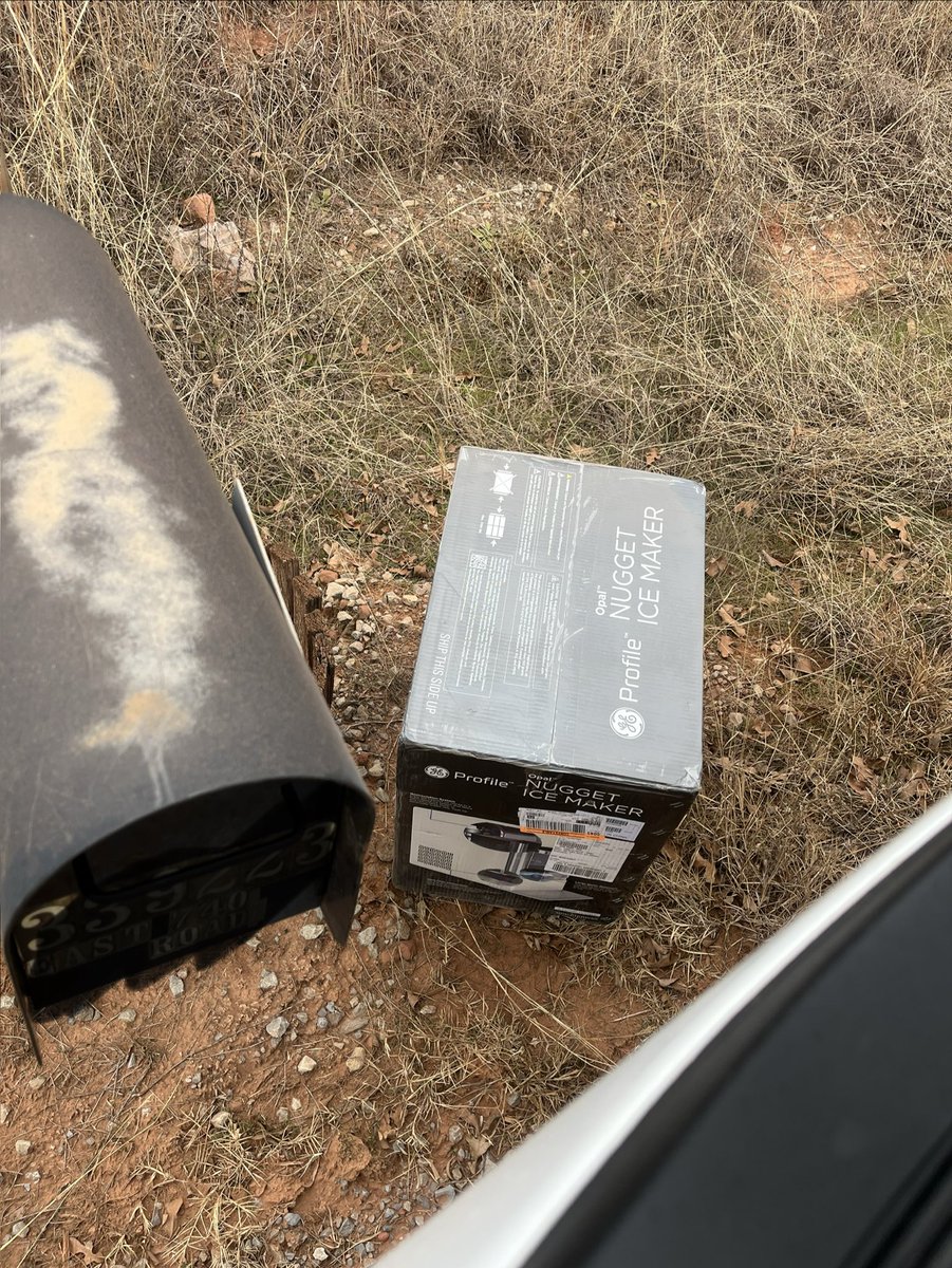 ckodom's tweet photo. @FedEx this is getting ridiculous. Not to mention the packages left in the middle of our driveway and we can’t even drive in. https://t.co/gR6Wzg7cCb