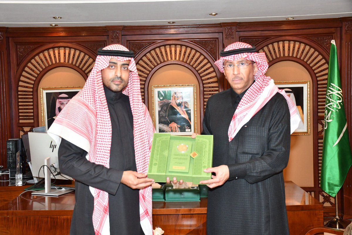 KSAembassyMA's tweet image. قدم سفير خادم الحرمين الشريفين لدى المملكة المغربية سعادة الدكتور سامي بن عبدالله الصالح @SAMIOALSALEH يوم الثلاثاء 16 ديسمبر 2025م بمقر السفارة، درع  التميز الممنوح من صاحب السمو الأمير فيصل بن فرحان وزير الخارجية لكل من سعادة الأستاذ/ناصر بن محمد الشهري مدير مكتب السفير ورئيس…