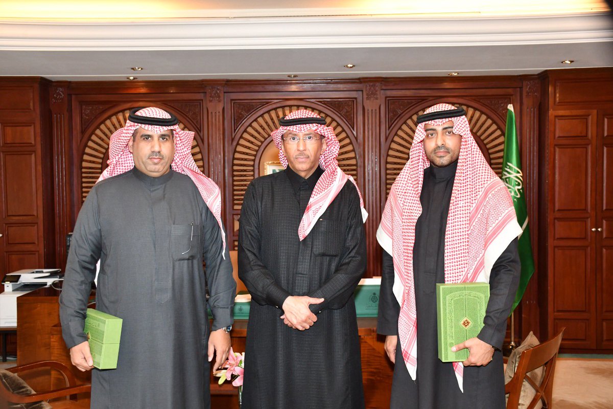 KSAembassyMA's tweet image. قدم سفير خادم الحرمين الشريفين لدى المملكة المغربية سعادة الدكتور سامي بن عبدالله الصالح @SAMIOALSALEH يوم الثلاثاء 16 ديسمبر 2025م بمقر السفارة، درع  التميز الممنوح من صاحب السمو الأمير فيصل بن فرحان وزير الخارجية لكل من سعادة الأستاذ/ناصر بن محمد الشهري مدير مكتب السفير ورئيس…