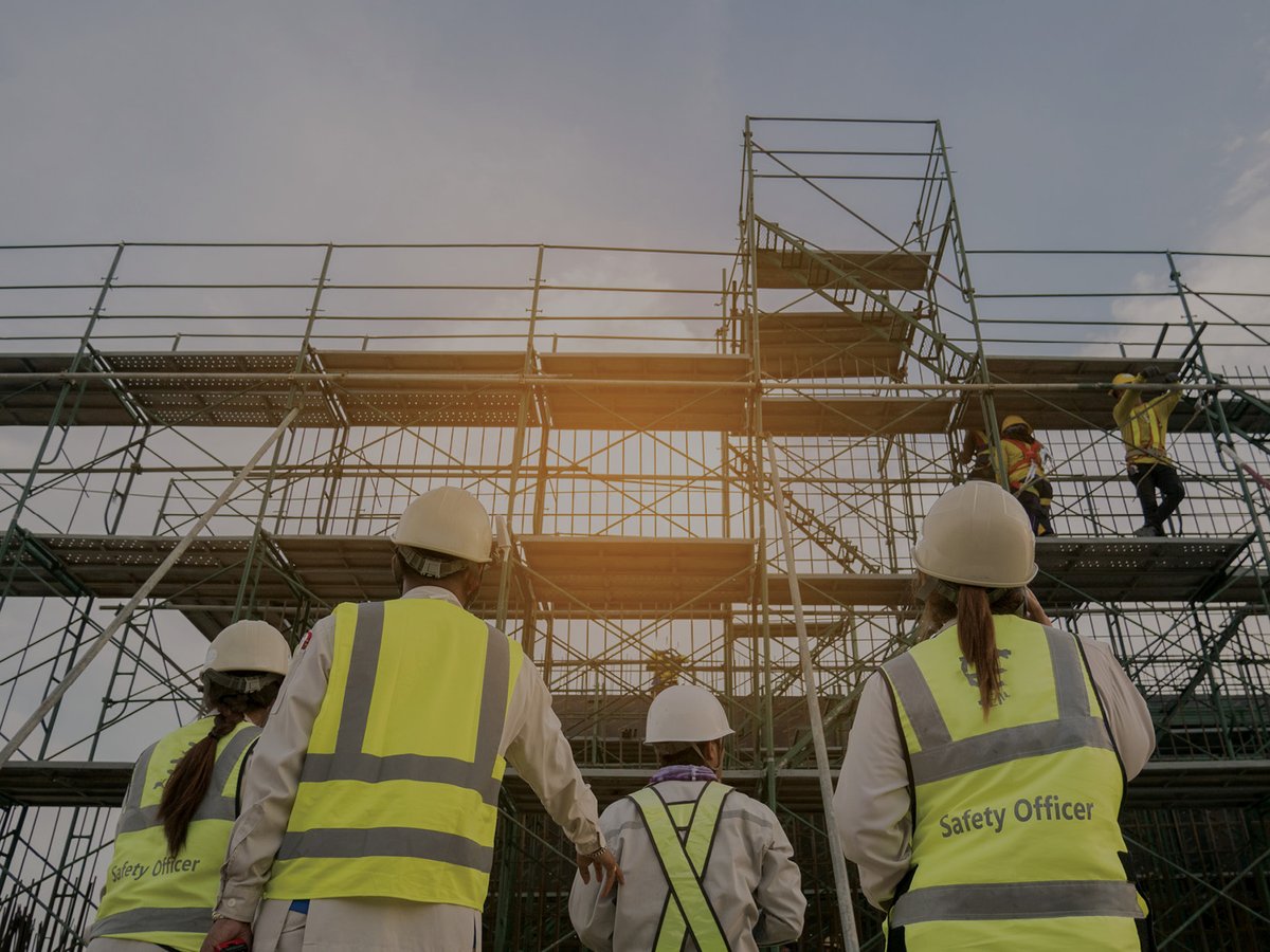 mj_companies's tweet image. From the top 10 OSHA violations, fall protection takes the #1 spot for the 15 consecutive year. As an employer, preventing will complement your financial stability. Read more about the key takeaways on our latest #MJInsight blog: hubs.la/Q03YbmBP0