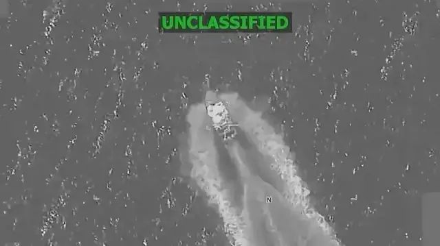 Political_Room's tweet image. 🇺🇸El Mando Sur de Estados Unidos informa de que sus fuerzas destruyeron tres embarcaciones en el Pacífico oriental, matando a ocho presuntos narcotraficantes e incautando cargamentos, en una operación que se enmarca en la estrategia para cortar rutas marítimas clave del tráfico…