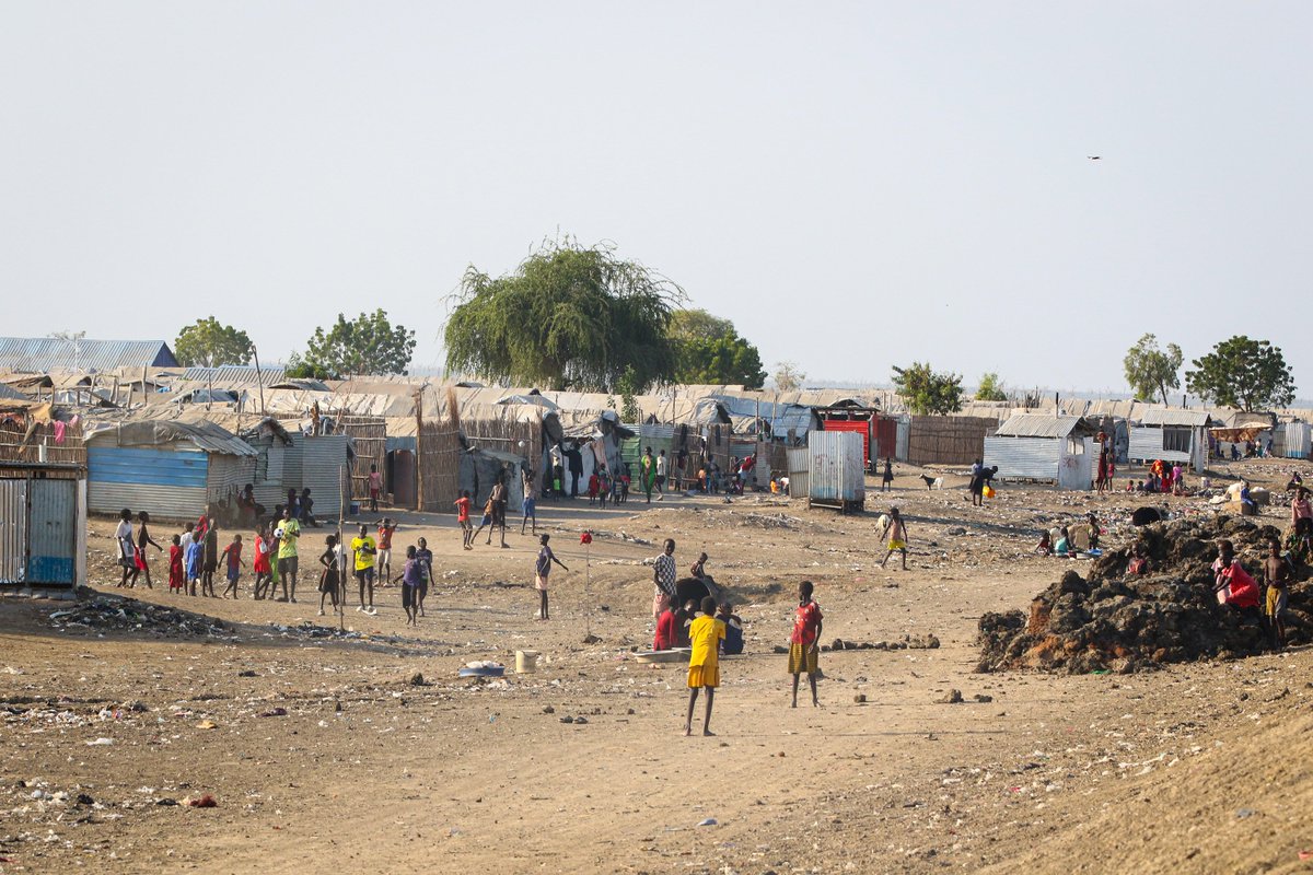 UN_SouthSudan's tweet photo. After fleeing conflict, Nyaniet was displaced again by floods in Unity, #SouthSudan. With support from the Government, @UN &amp; partners, she now farms land reclaimed from flooding, selling produce to support her family.

More on #DurableSolutions in Unity: https://t.co/6SRWEz4u73 https://t.co/2sSltAF75b