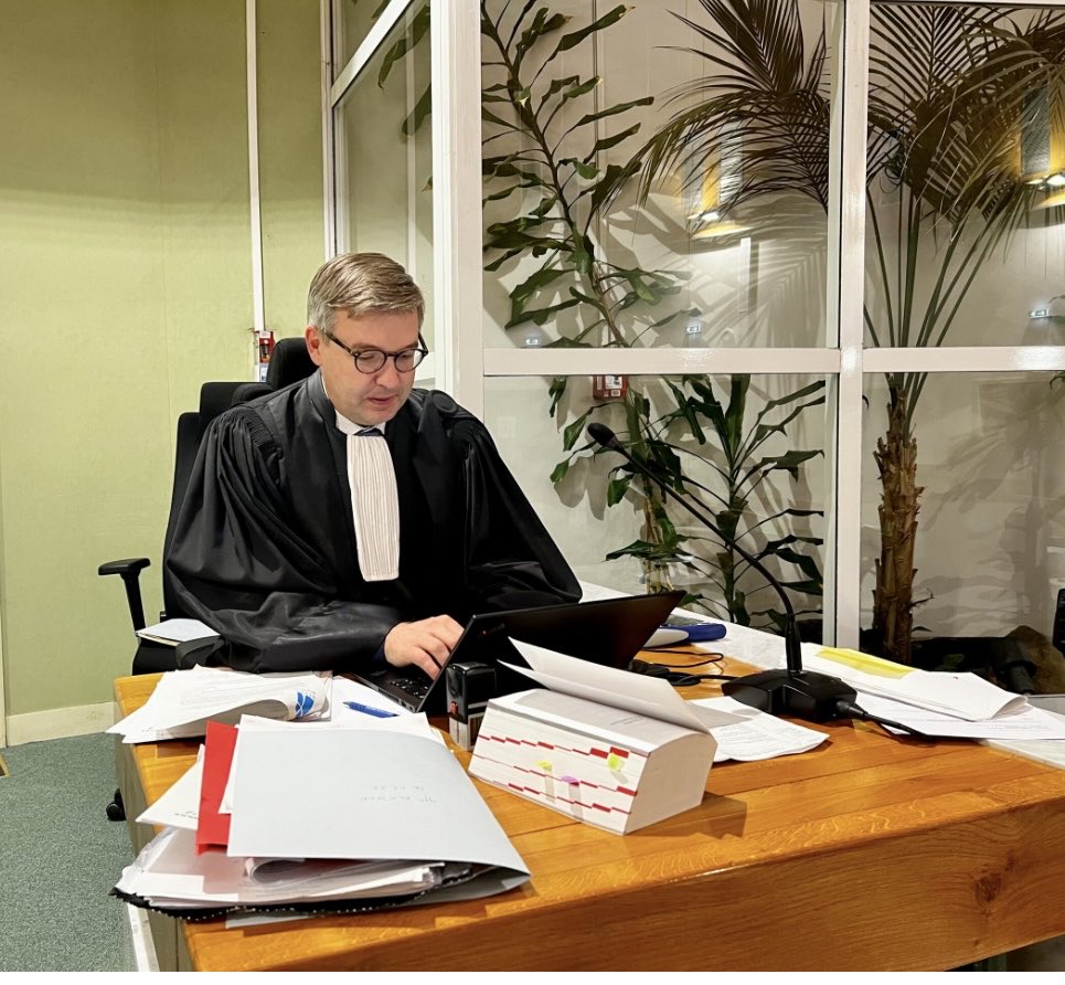 Jean-Baptiste Bladier, procureur de Meaux, de culture  favorable à des alternatives à la correctionnelle pour les délits,provoque la démission du conseil municipal de Chessy :  il voulait imposer au maire de marier un étranger sous #OQTF.
#AnarchoTyrannie ⁦<a href="/ODJ_France/">Observatoire des Décisions de Justice</a>⁩