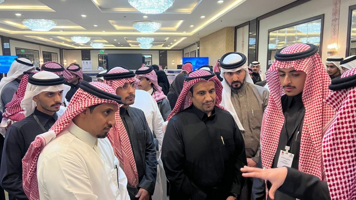 📄 | شارك #نادي_أبها الرياضي في دعم هاكاثون مستدام الذي نظمته جامعة الملك خالد – كلية الهندسة، بهدف إبتكار حلول في مجالات المياه والبيئة والإستدامة. 
وشهد الهاكاثون مشاركة طلابية قدّمت مشاريع مبتكرة تسهم في تعزيز التوجهات الوطنية نحو الإستدامة.