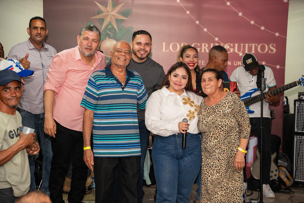 losgringuitosrd's tweet photo. Líderes políticos y sociales celebran la Navidad junto a la comunidad de La Agustina. #LaAgustina #Losgringuitos

https://t.co/at7zPiGr8y https://t.co/53x1QELiPo