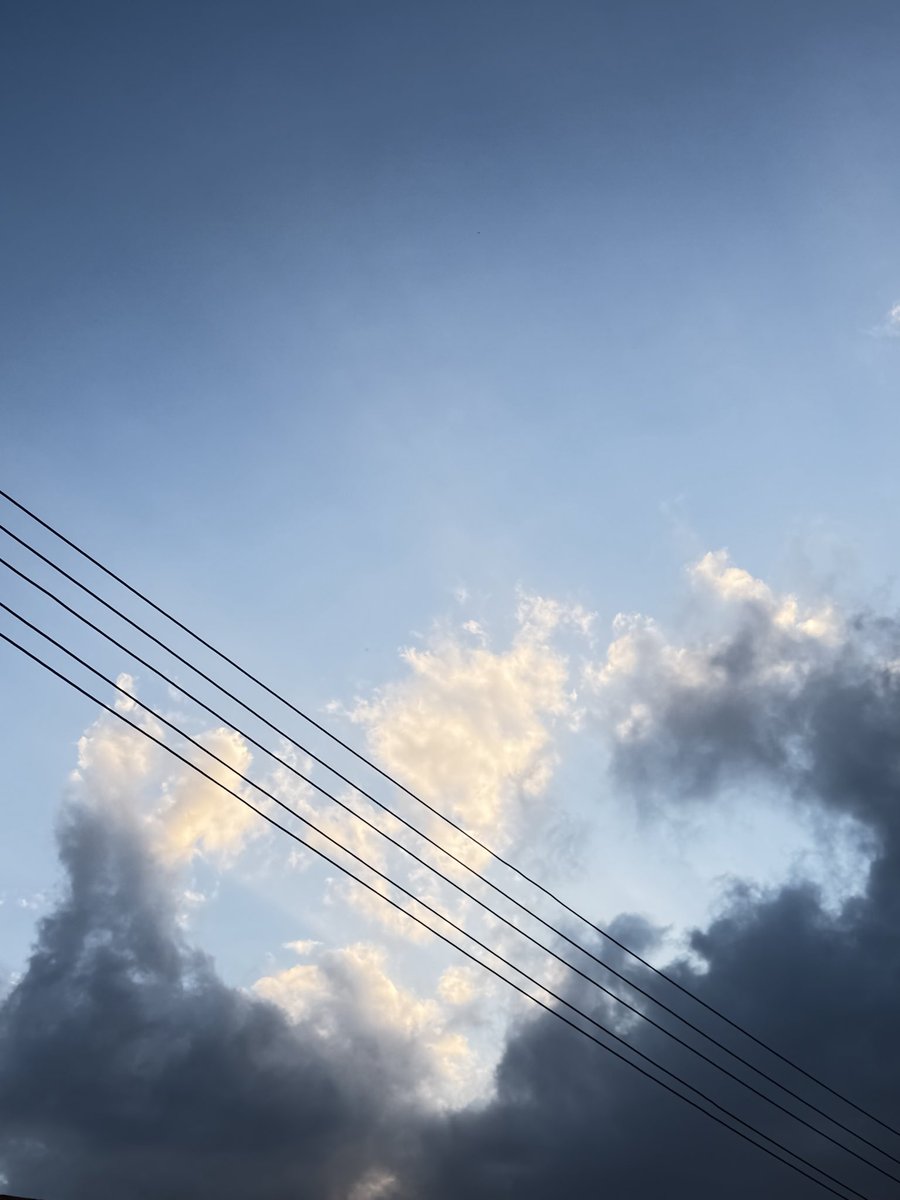 August___79's tweet image. Today clouds ☁️✨💙💙