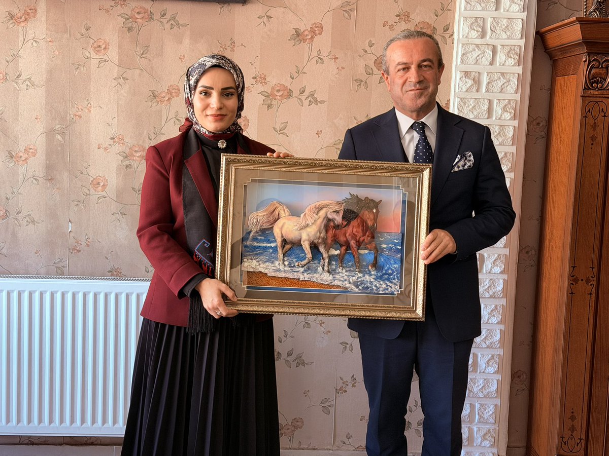 📍 Hakkari 
İl Kadın Kolları Başkanımız sn, <a href="/GunesHyv/">Güneş Hayva</a>
ve İlçe Kadın Kolları Başkanlarımız ile
 İl Başkanımız sn.<a href="/KayaZeydin/">Av. Zeydin KAYA</a> ziyarette bulundular.

Şehrimize değer katan her çalışmada, doğruluk, şeffaflık ve güçlü iletişim anlayışıyla birlikte yürümeye devam edeceğiz.