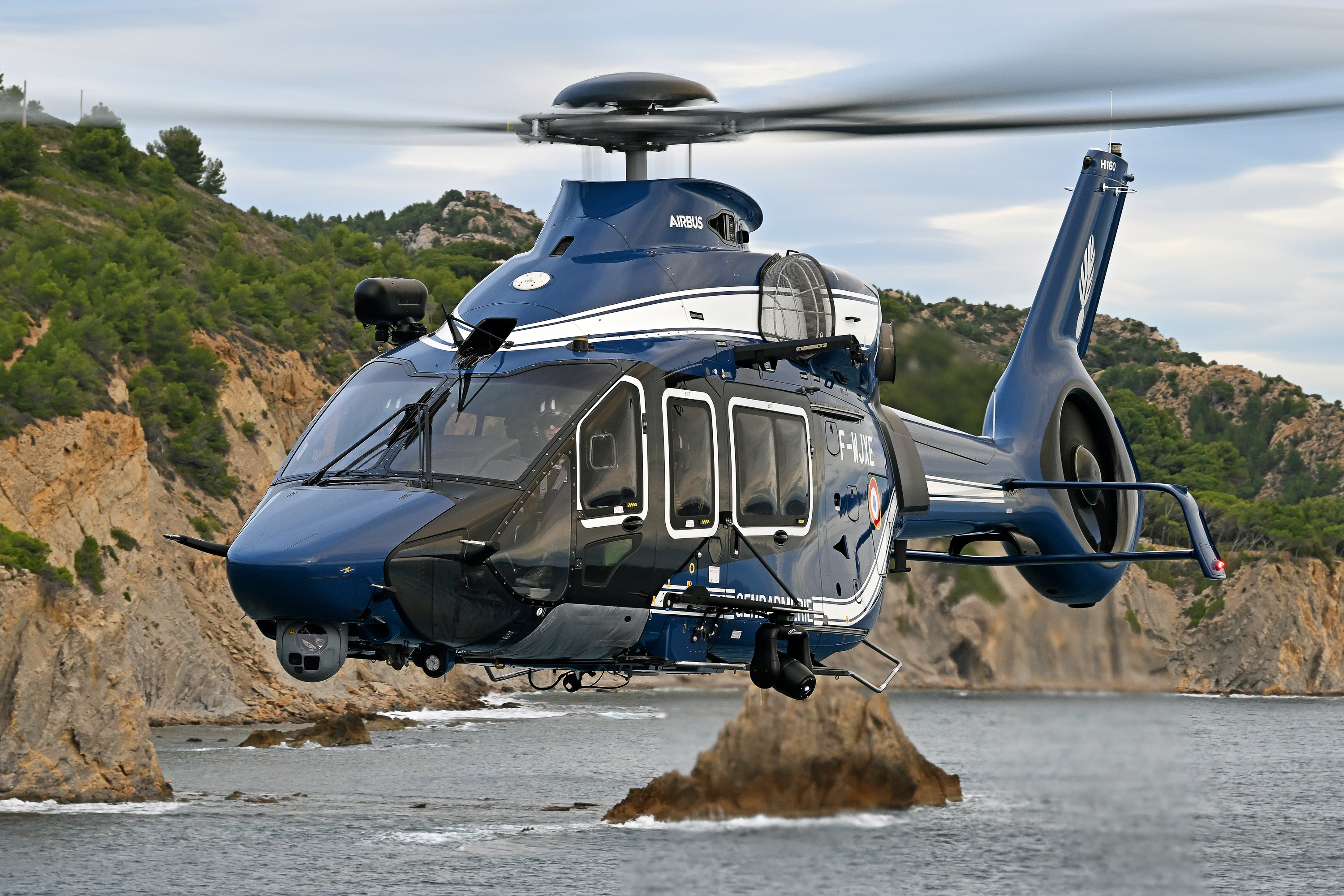 G8Su4puXkAU_RnX?format=jpg&name=4096x409