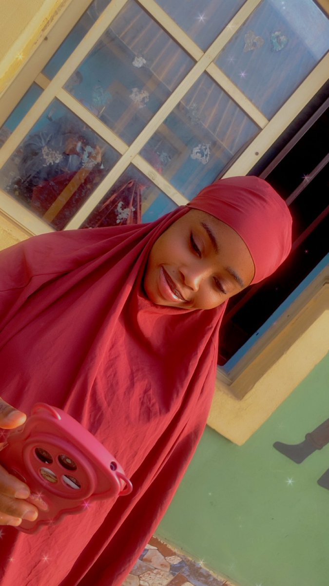 EstherUbah4's tweet photo. U see dis smile ehhhhhh only God can interpret it. https://t.co/rjBuS3Ahl3