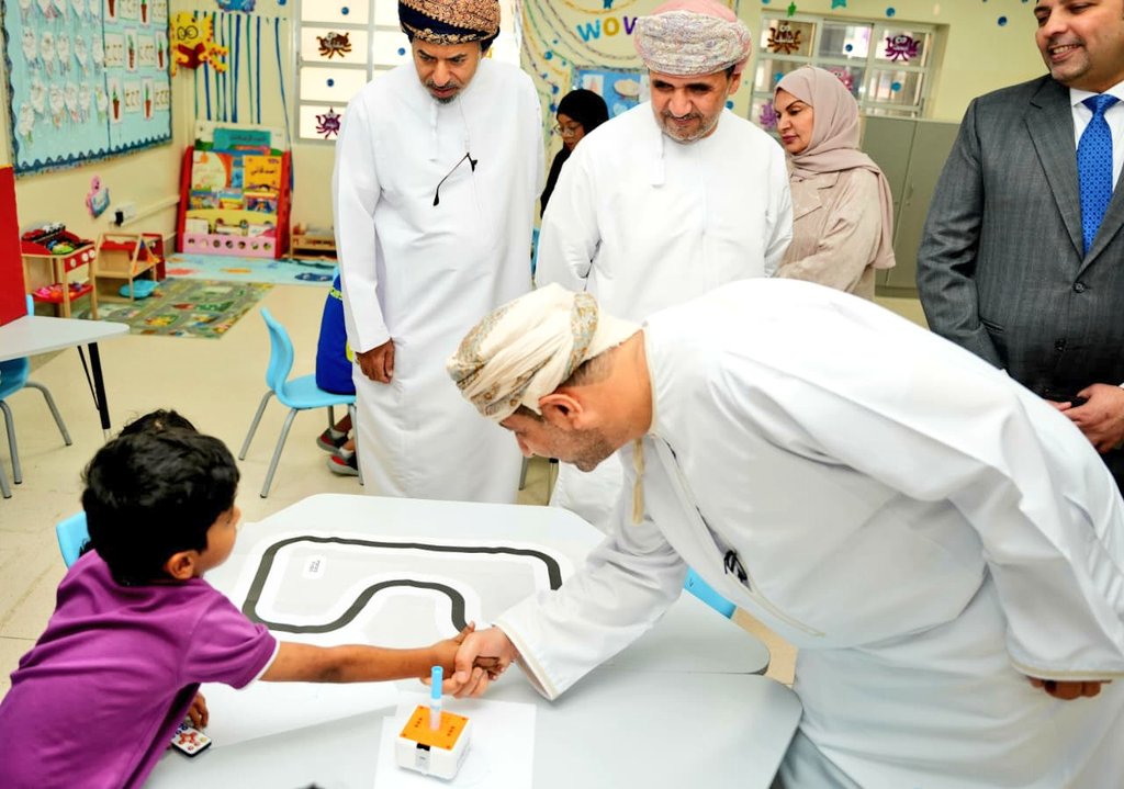 EduGovMct's tweet photo. #تعليمية_مسقط
اختتمت اليوم منافسات تصفيات روبوت VEX IQ على مستوى المدارس الحكومية والخاصة بمحافظة مسقط، والتي شارك فيها 11 فريقًا من الطلبة.
​أقيمت التصفيات في مدرسة عزان بن قيس الدولية، برعاية الفاضل/ الدكتور علي بن سالم الشكيلي، المدير العام للتربية والتعليم لمحافظة مسقط، تأكيدًا على دعم الابتكار التكنولوجي.
​نتائج المنافسات:
الأول فريق مدرسة الفردوس الخاصة
الثاني فريق مدرسة أحمد بن ماجد الدولية
الثالث فريق مدرسة عدي بن حاتم للتعليم الأساسي.
تتقدم المديرية بخالص التهنئة للفرق الفائزة، متمنية لهم التوفيق في تمثيل المحافظة في التصفيات على مستوى السلطنة.