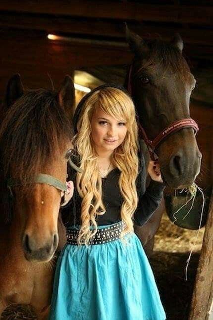 Since we wanna try and be shady, how about we use REAL pictures from Kim when she was a happy, HEALTHY, little girl !

Ur “pre trans” photos hold no merit, especially when it’s not even her …