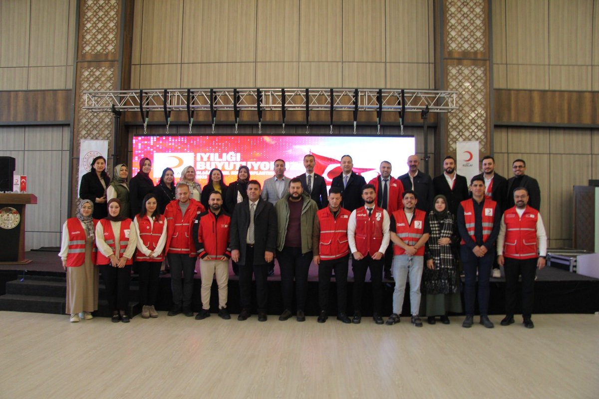 Fahri Başkanımız Sayın Valimizin davet ve teşrifleri ile Kamu Protokolümüze İl Başkanımız tarafından Türk Kızılay Gaziantep faaliyet ve saha çalışmalarımız hakkında sunum gerçekleştirildi. 
Sayın Valimize ve Kıymetli Haziruna hüsnü kabulleri sebebiyle şükranlarımızı arz ediyoruz