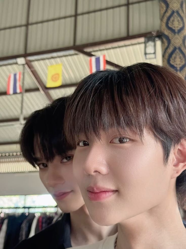 ขอร้องละ ถ้าไม่รักพวกเขา ก็อย่าทำร้ายรอยยิ้มเเละเเถวตาอันสดใสของพวกเขาเลยนะ
#เก่งสมชื่อเก่ง #กล่องกําลังใจให้น้ําปิง #เก่งน้ำปิง