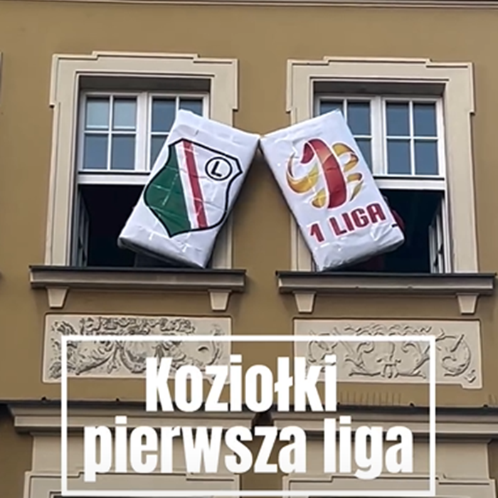 🚨 🇵🇱 W Poznaniu na jednej z kamienic w centrum miasta słynne Koziołki zatrykały tak, że połączyły Legię Warszawa z 1 Ligą! 😅